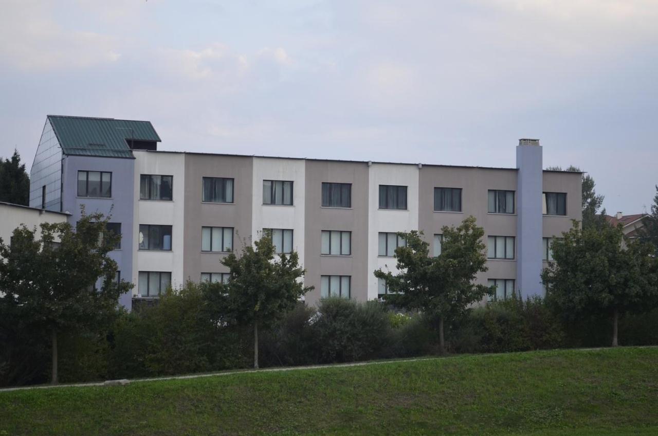 Hotel Cavalieri Pinerolo ภายนอก รูปภาพ
