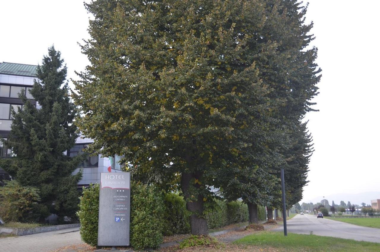 Hotel Cavalieri Pinerolo ภายนอก รูปภาพ