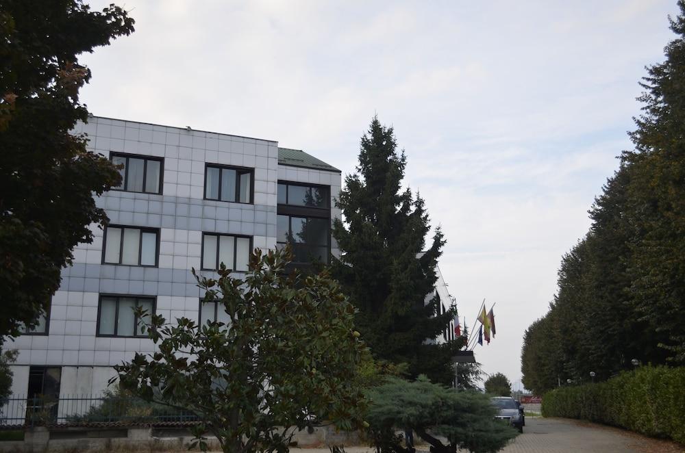 Hotel Cavalieri Pinerolo ภายนอก รูปภาพ