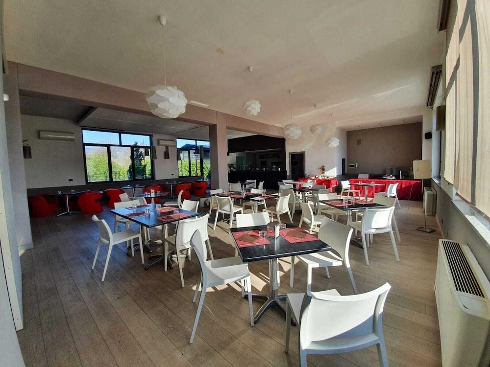 Hotel Cavalieri Pinerolo ภายนอก รูปภาพ