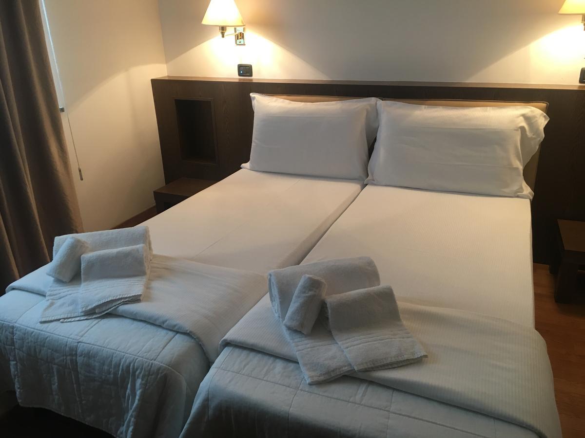 Hotel Cavalieri Pinerolo ภายนอก รูปภาพ