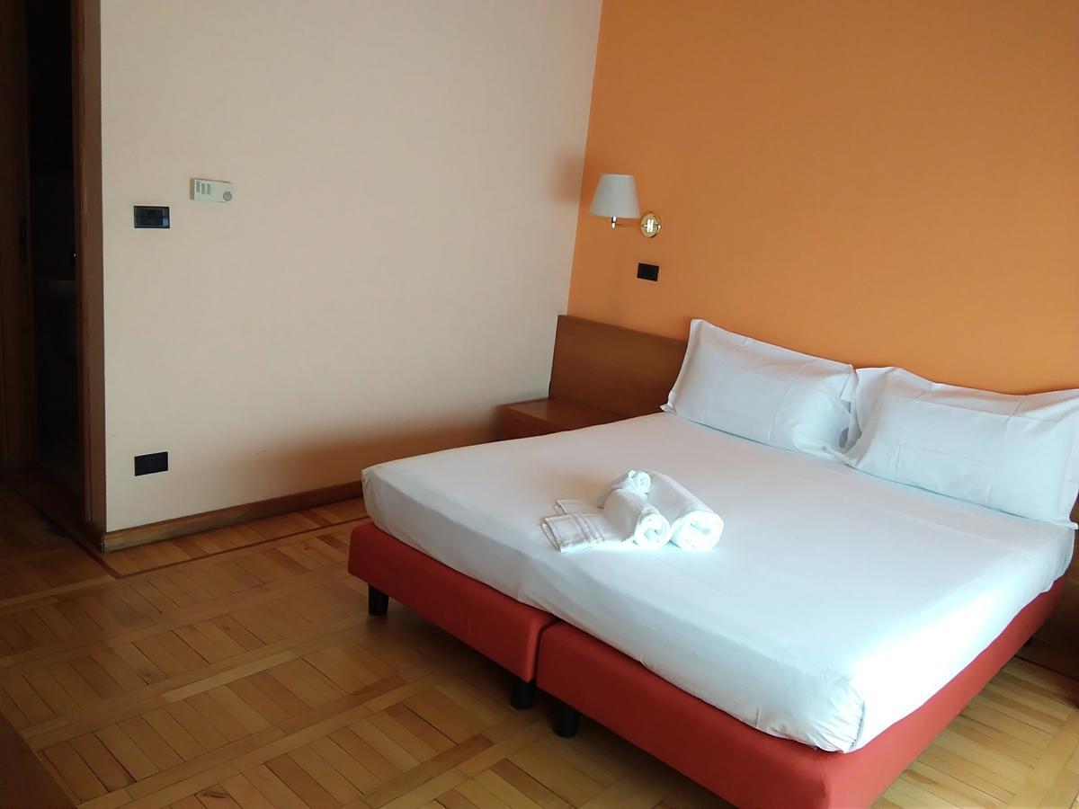 Hotel Cavalieri Pinerolo ภายนอก รูปภาพ