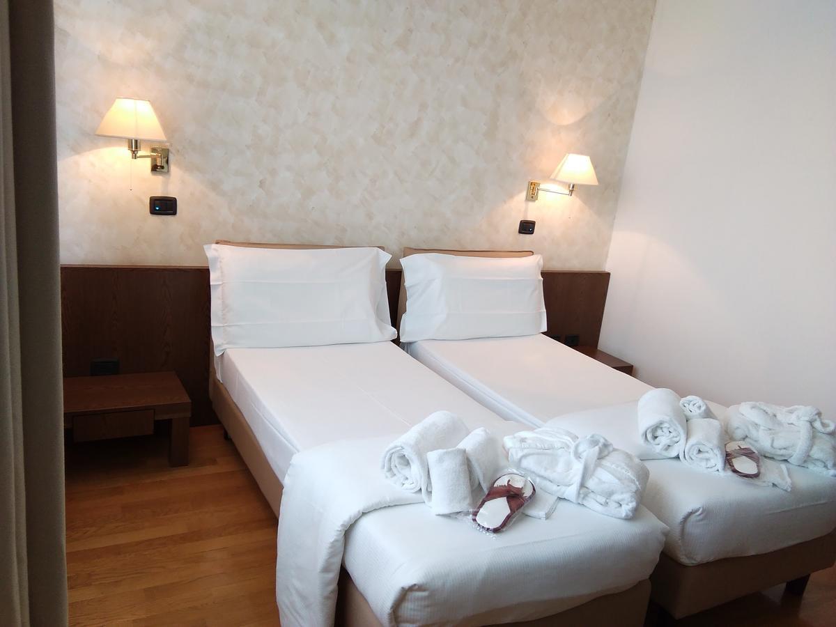 Hotel Cavalieri Pinerolo ภายนอก รูปภาพ